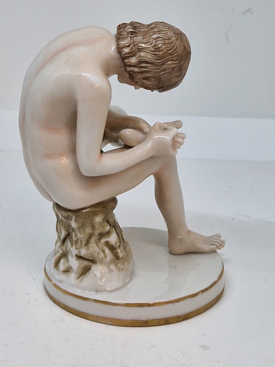 Petite Sculpture En Porcelaine Représentant Le Spinario (naples 19ème Siècle)-photo-3