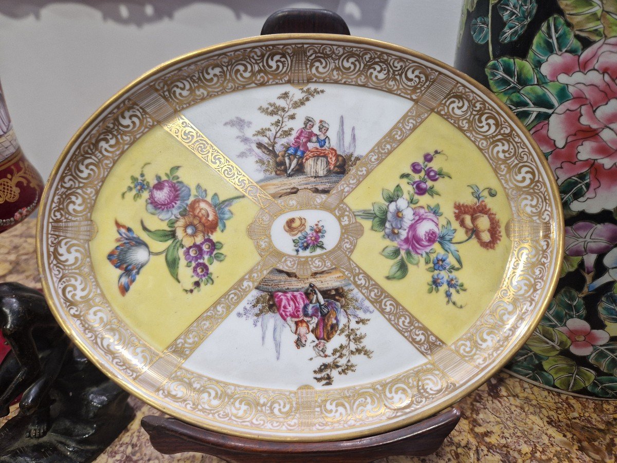 Tray With Romantic Decoration At The Watteau Kpm  (königliche Porzellan-manufaktur) XIX
