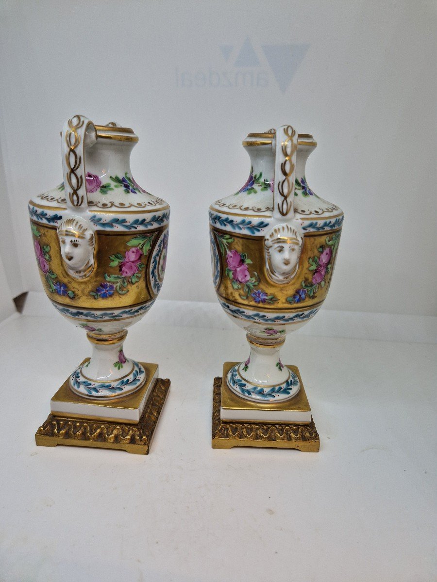 Pair Of Small Dresden Porcelain Vases From The Early Twentieth Century -photo-2
