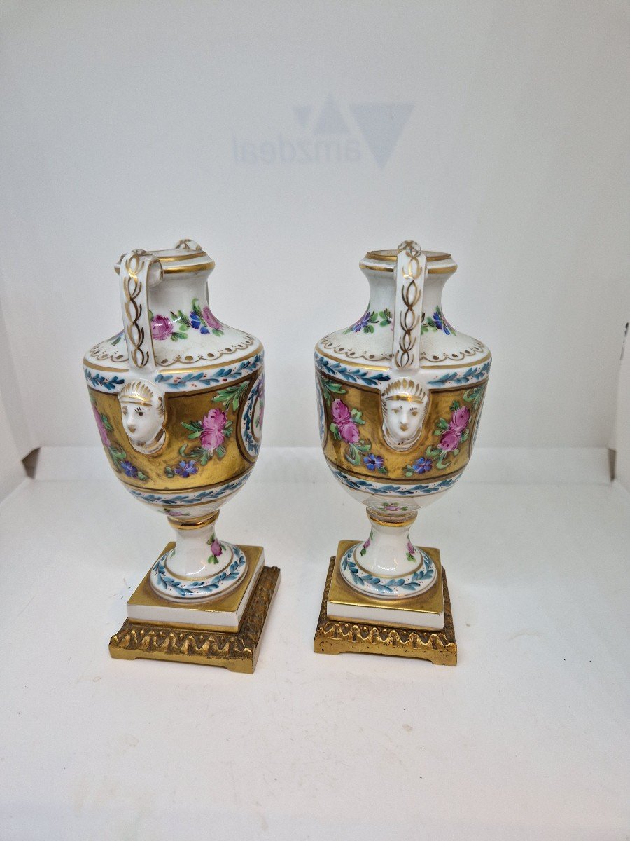 Pair Of Small Dresden Porcelain Vases From The Early Twentieth Century -photo-1