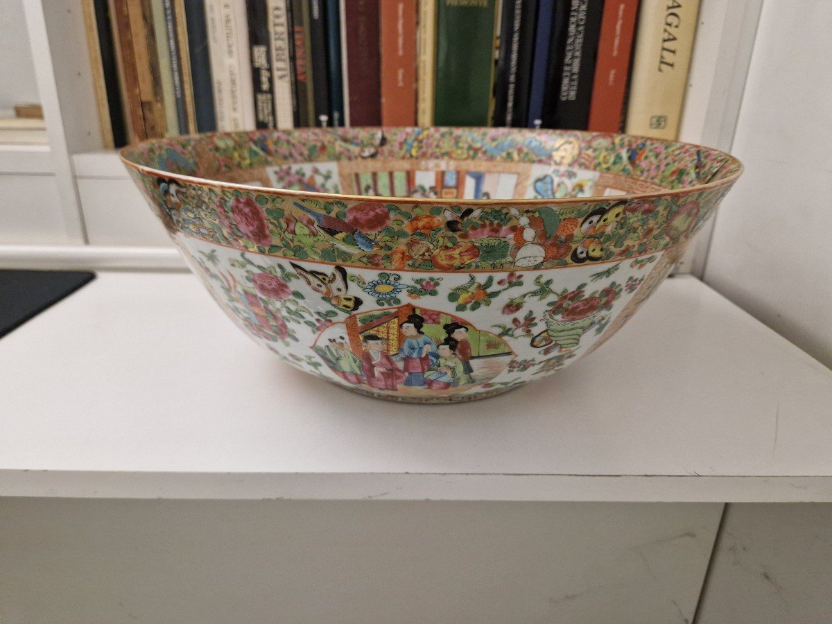 "large Cup From The 19th Century, Canton With Many Painted Scenes"-photo-2