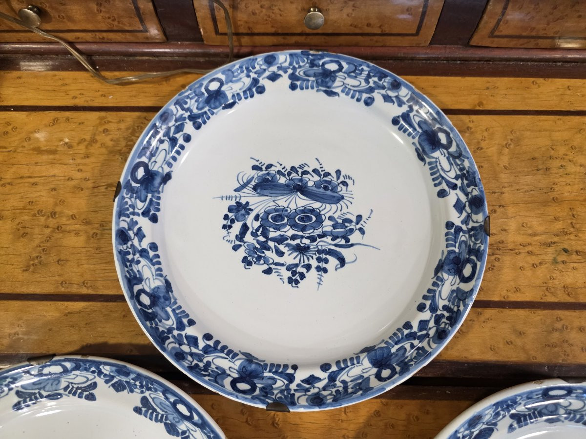 Antonibon Manufactory, Bassano, 18th Century.  Three Plates With "bull's Eye" Decoration-photo-2