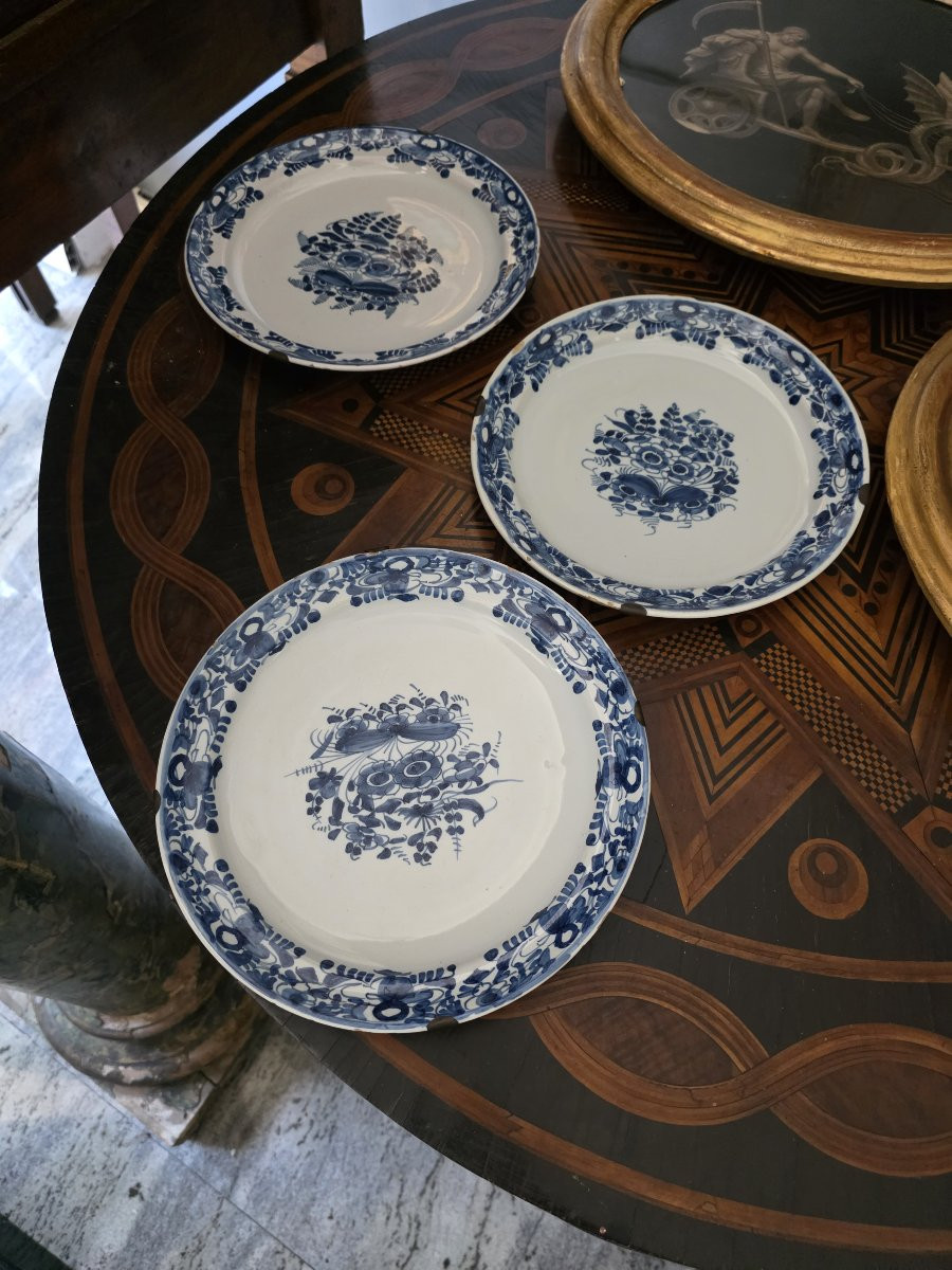 Antonibon Manufactory, Bassano, 18th Century.  Three Plates With "bull's Eye" Decoration-photo-3