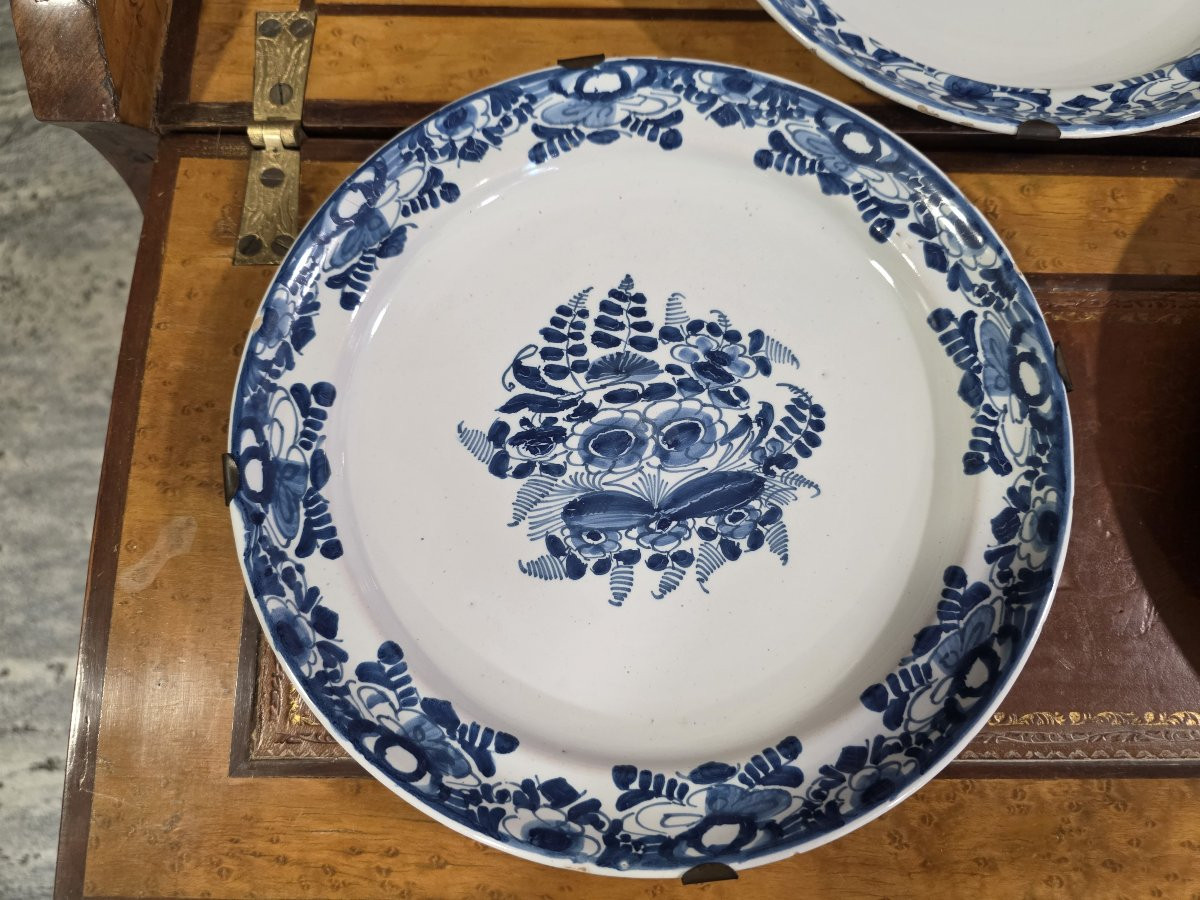 Antonibon Manufactory, Bassano, 18th Century.  Three Plates With "bull's Eye" Decoration-photo-1