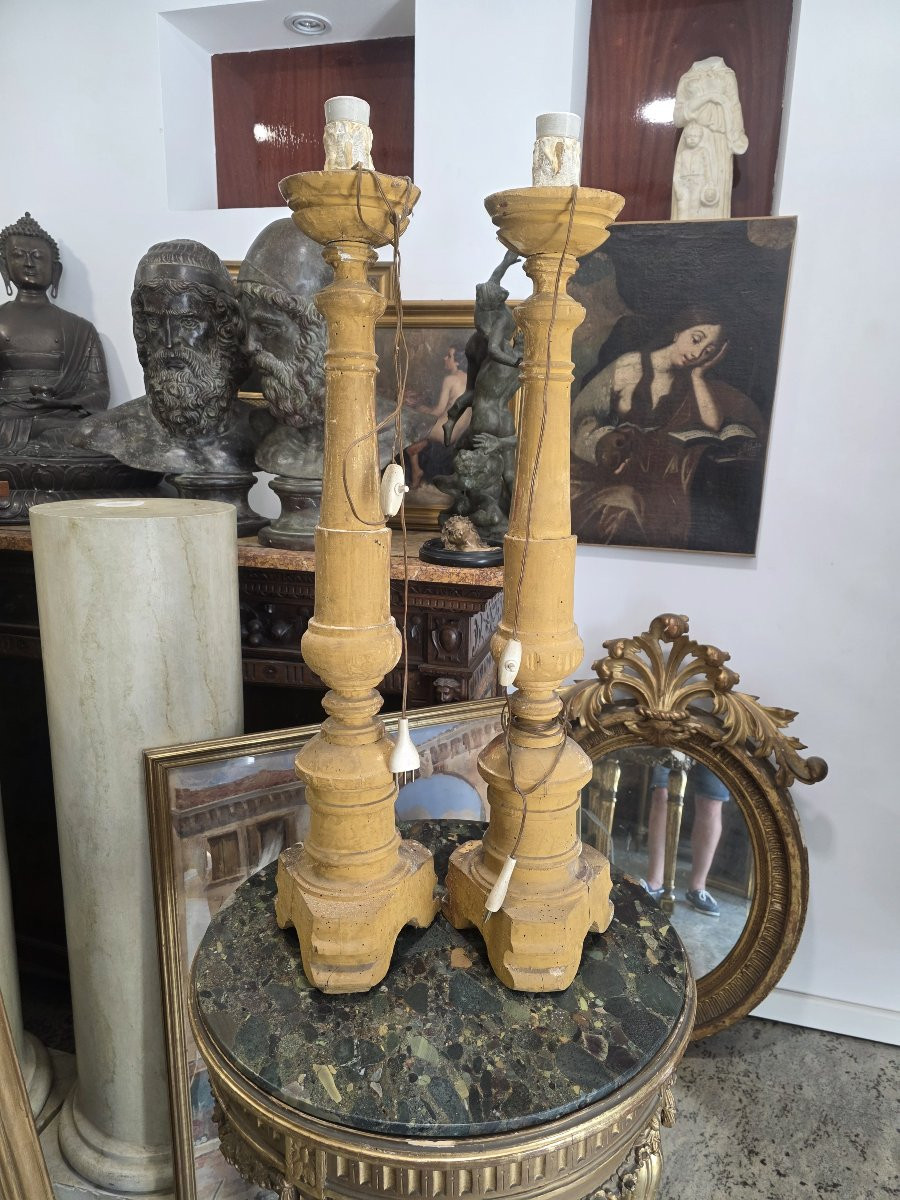Beautiful Pair Of Large Gilded Wooden Candelabras From The 18th Century (central Italy)-photo-1