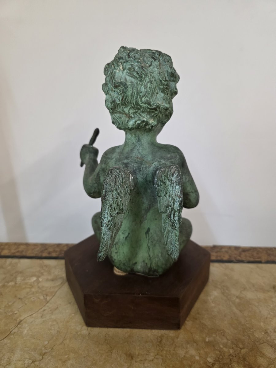 Chérubin ailé jouant du tambour. Bronze patiné, XIXe siècle-photo-1