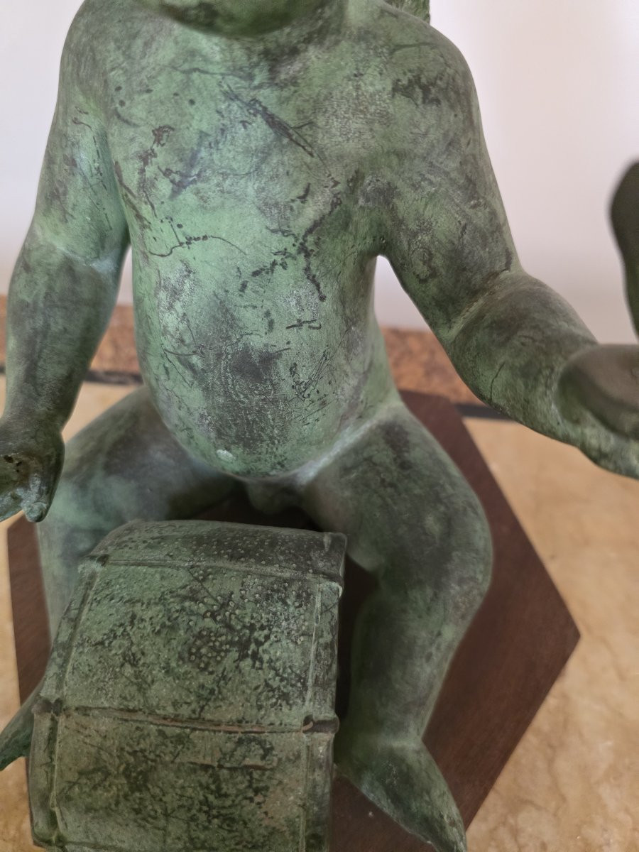 Chérubin ailé jouant du tambour. Bronze patiné, XIXe siècle-photo-7