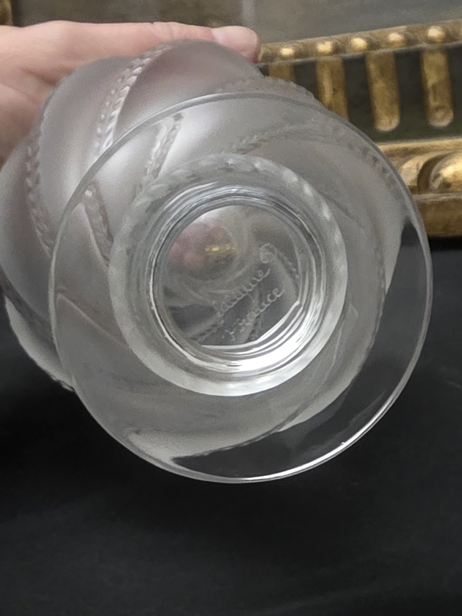 Vase signé Lalique modèle Ermenonville -photo-3