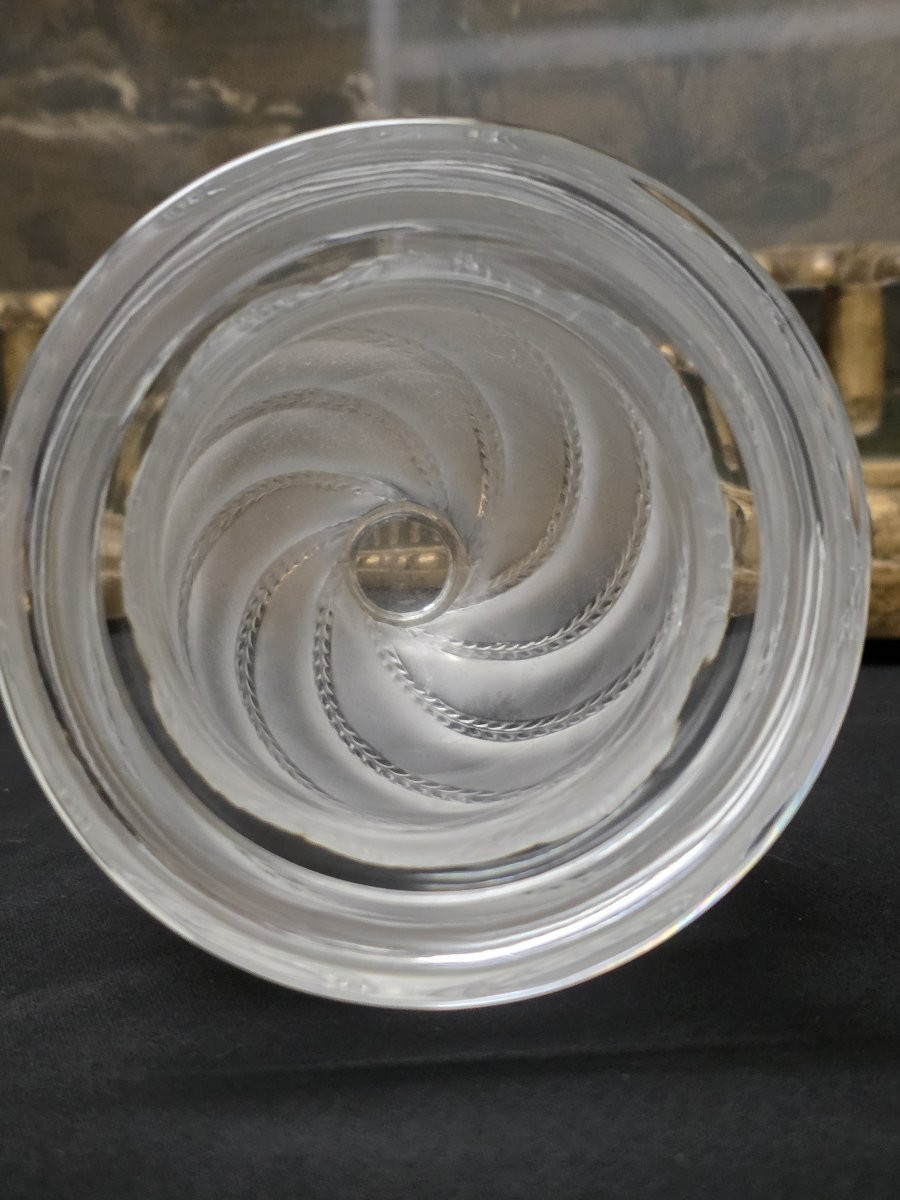 Vase signé Lalique modèle Ermenonville -photo-4