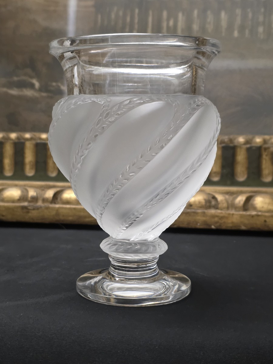 Vase signé Lalique modèle Ermenonville 