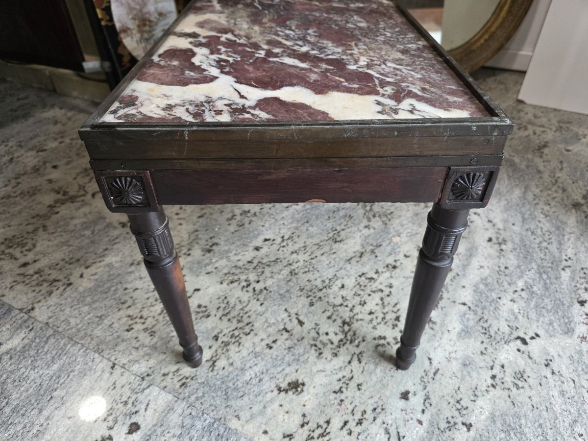 Table basse en bois et bronze avec plateau en marbre. Seconde moitié du XIXe siècle.-photo-3