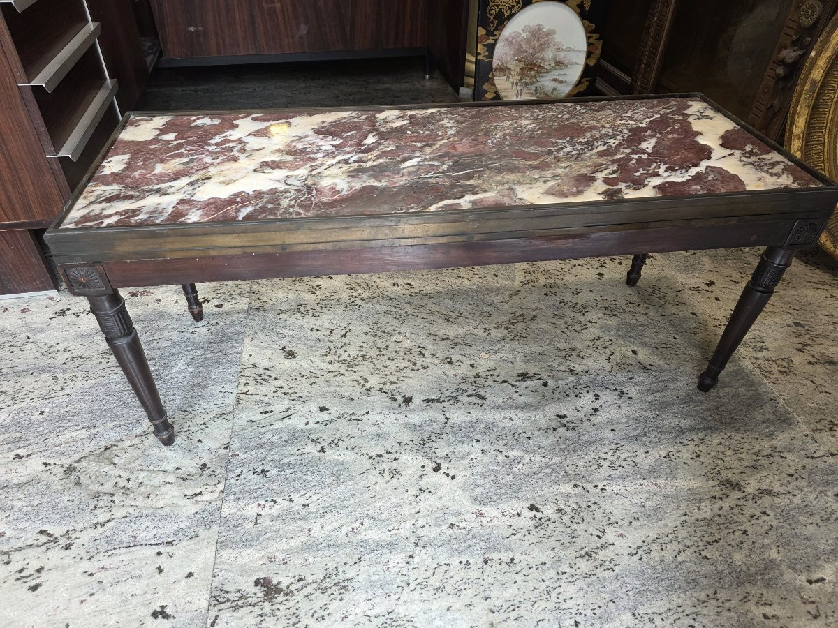 Table basse en bois et bronze avec plateau en marbre. Seconde moitié du XIXe siècle.-photo-3