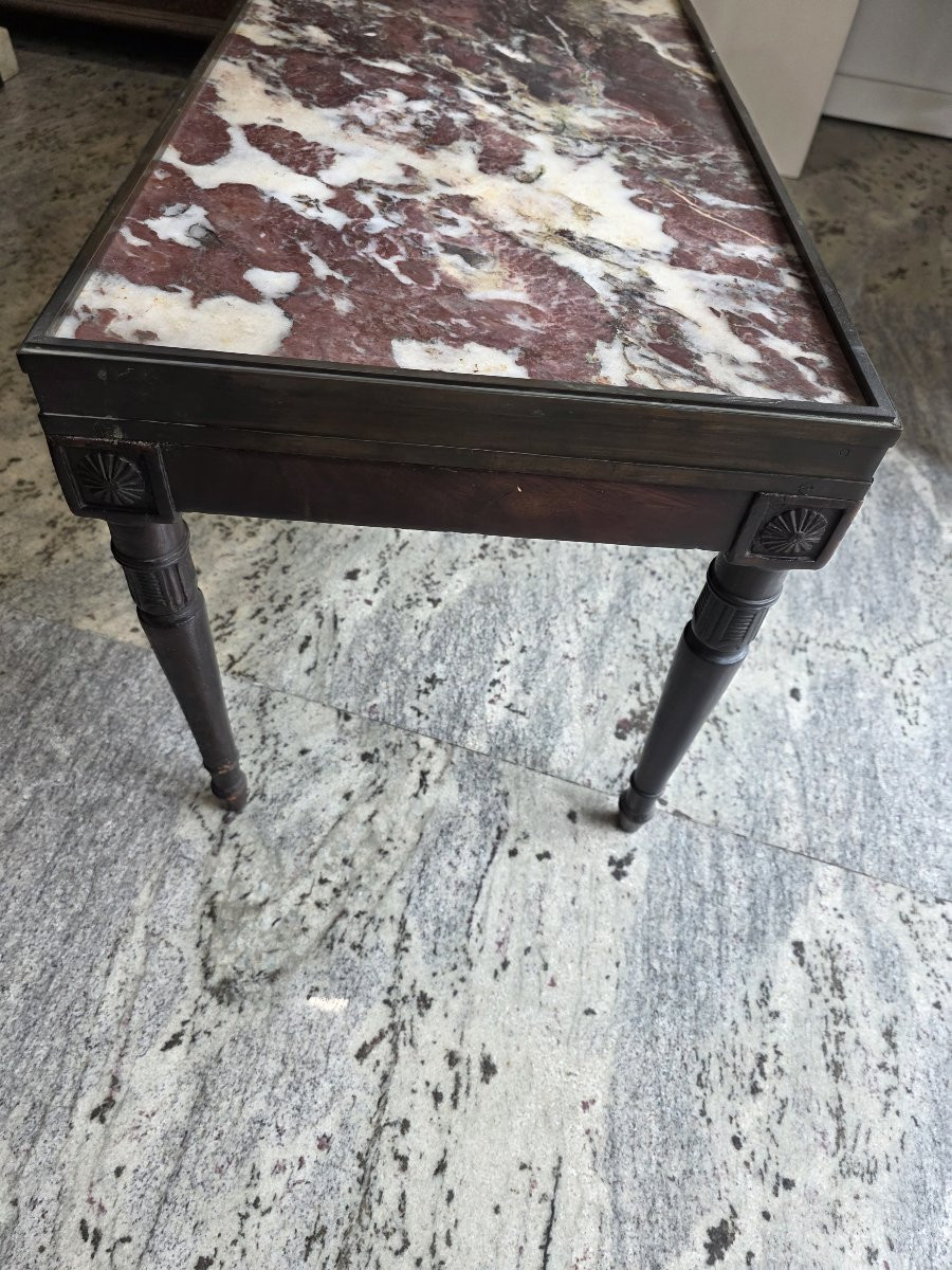 Table basse en bois et bronze avec plateau en marbre. Seconde moitié du XIXe siècle.-photo-4