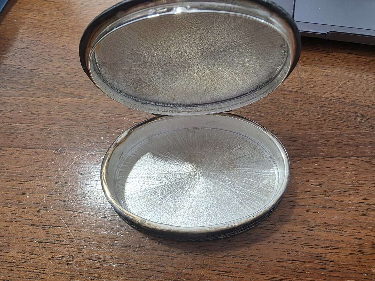 Boîte ovale en argent massif à décor de marcassite bleue, Italie, vers 1900.-photo-4