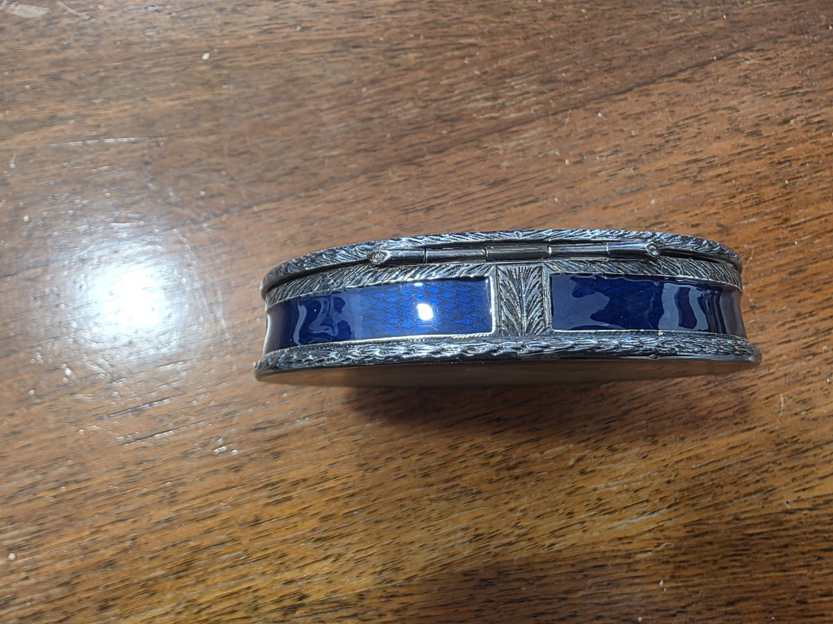 Boîte ovale en argent massif à décor de marcassite bleue, Italie, vers 1900.-photo-1