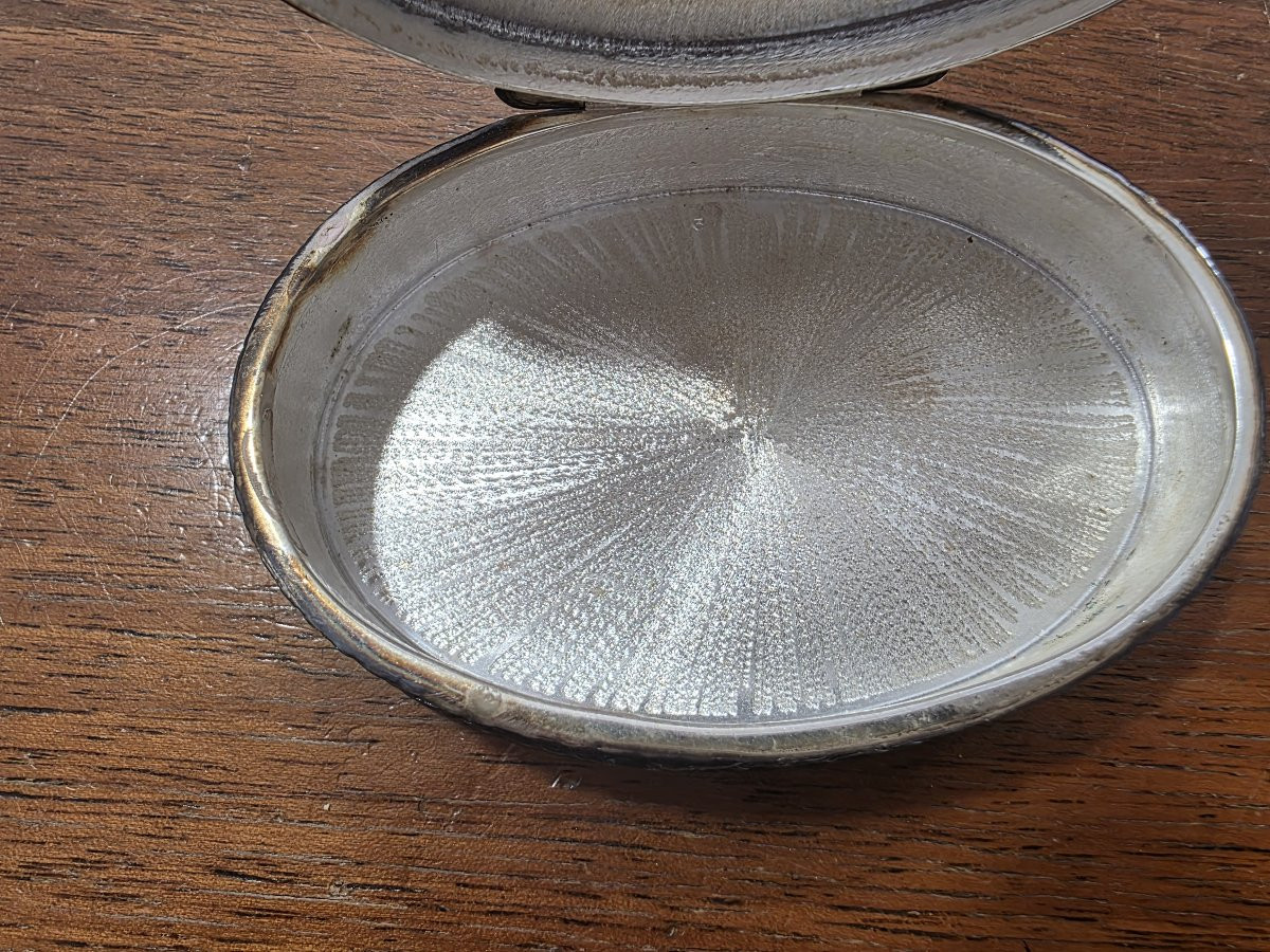 Boîte ovale en argent massif à décor de marcassite bleue, Italie, vers 1900.-photo-2