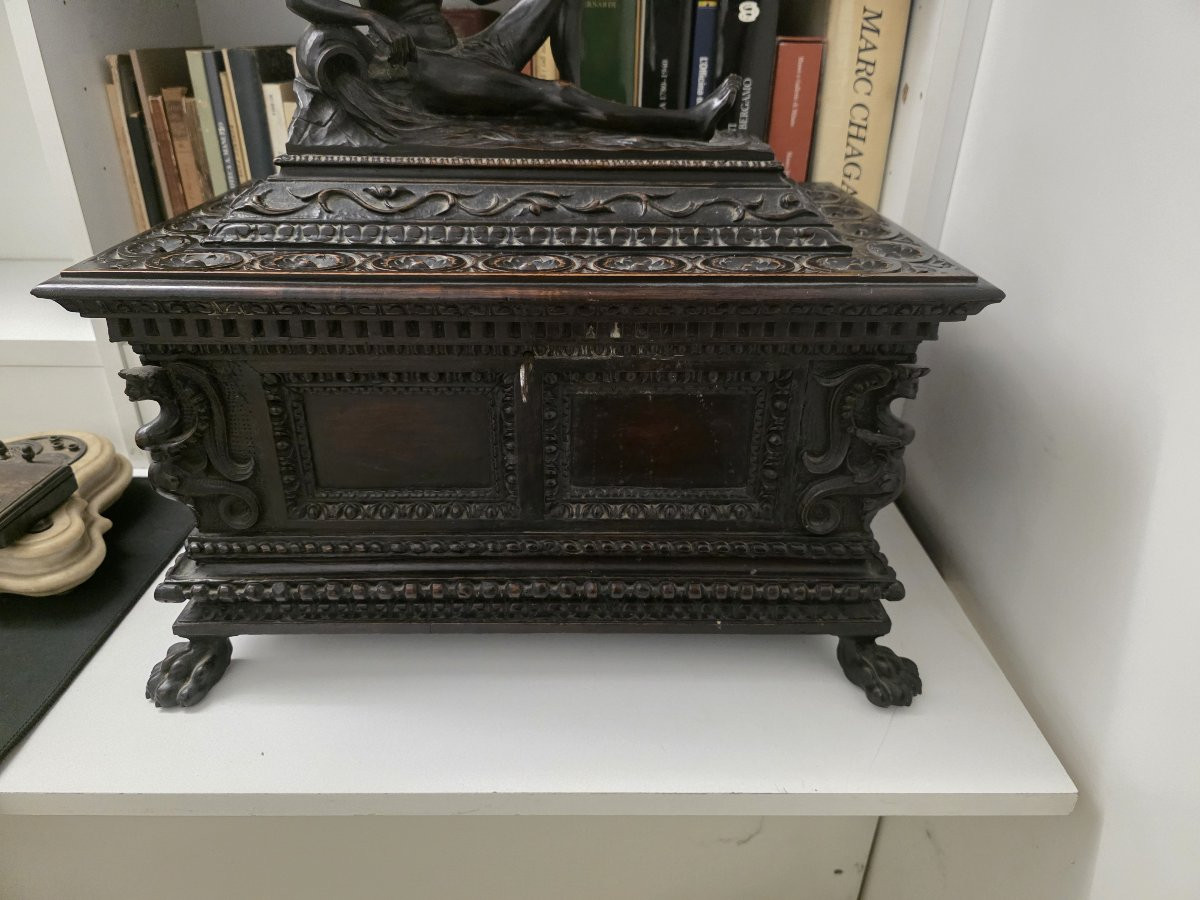 Coffre en bois sculpté, sculpteur toscan du XIXe siècle-photo-5