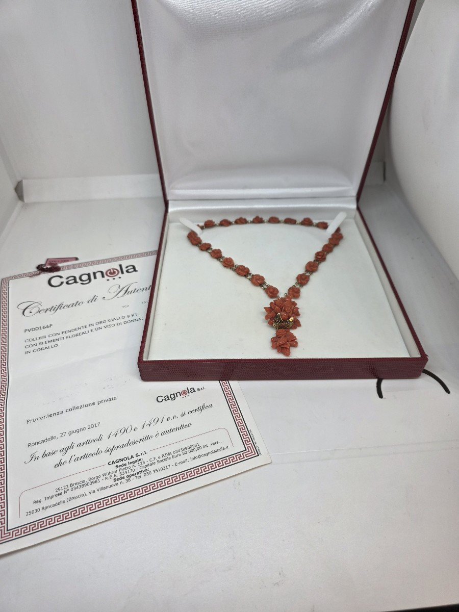Collier pendentif en or 9 carats et corail Sciacca
