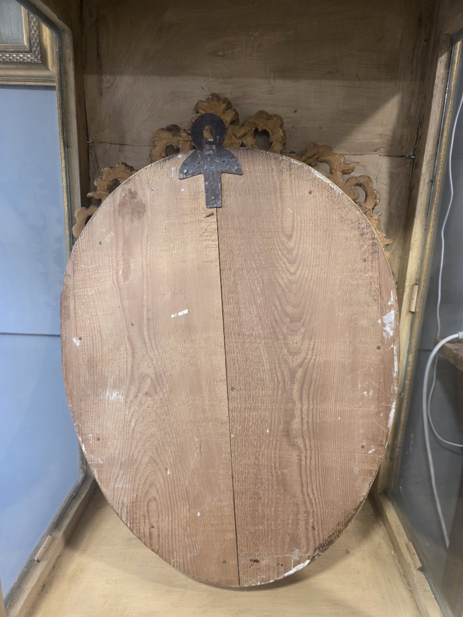Christ en bois avec une croix en bois laqué et doré, présenté dans un écrin doré.-photo-4