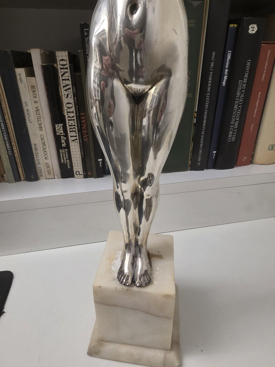 Statue en argent massif représentant une femme nue, de style Art déco.-photo-1