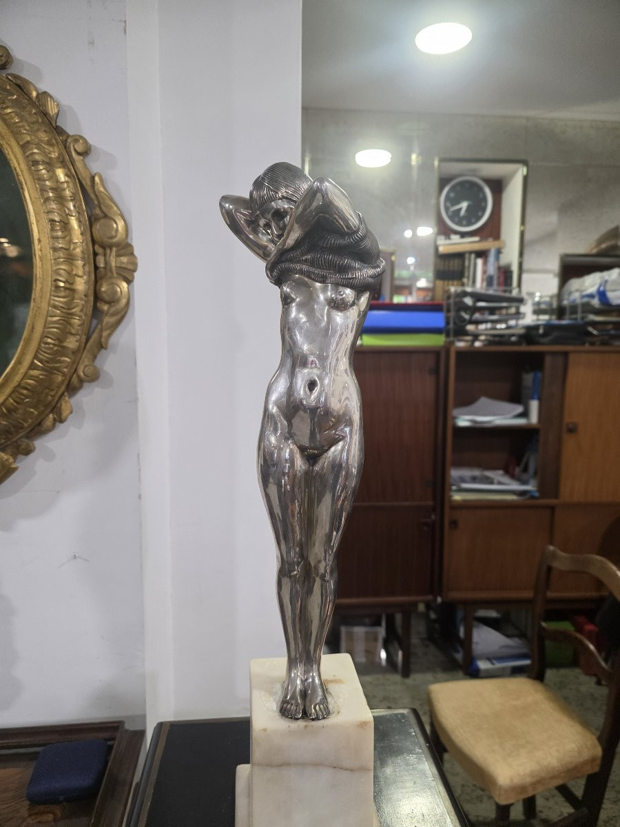 Statue en argent massif représentant une femme nue, de style Art déco.-photo-5