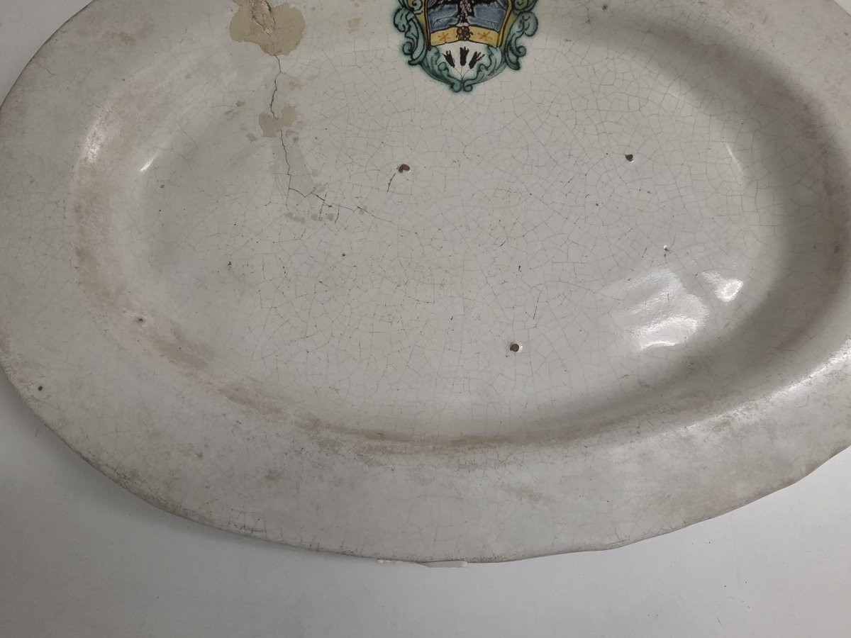 White Majolica Tray With Coat Of Arms. Central Italy, 17th–18th Centuries-photo-3