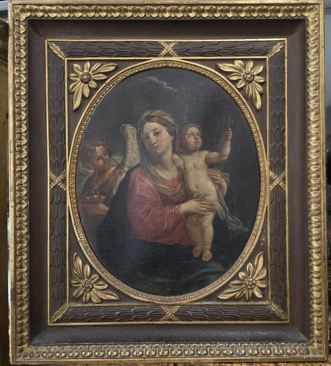 Huile sur toile ovale représentant la Vierge à l'Enfant avec un ange. Italie, XVIIe siècle.