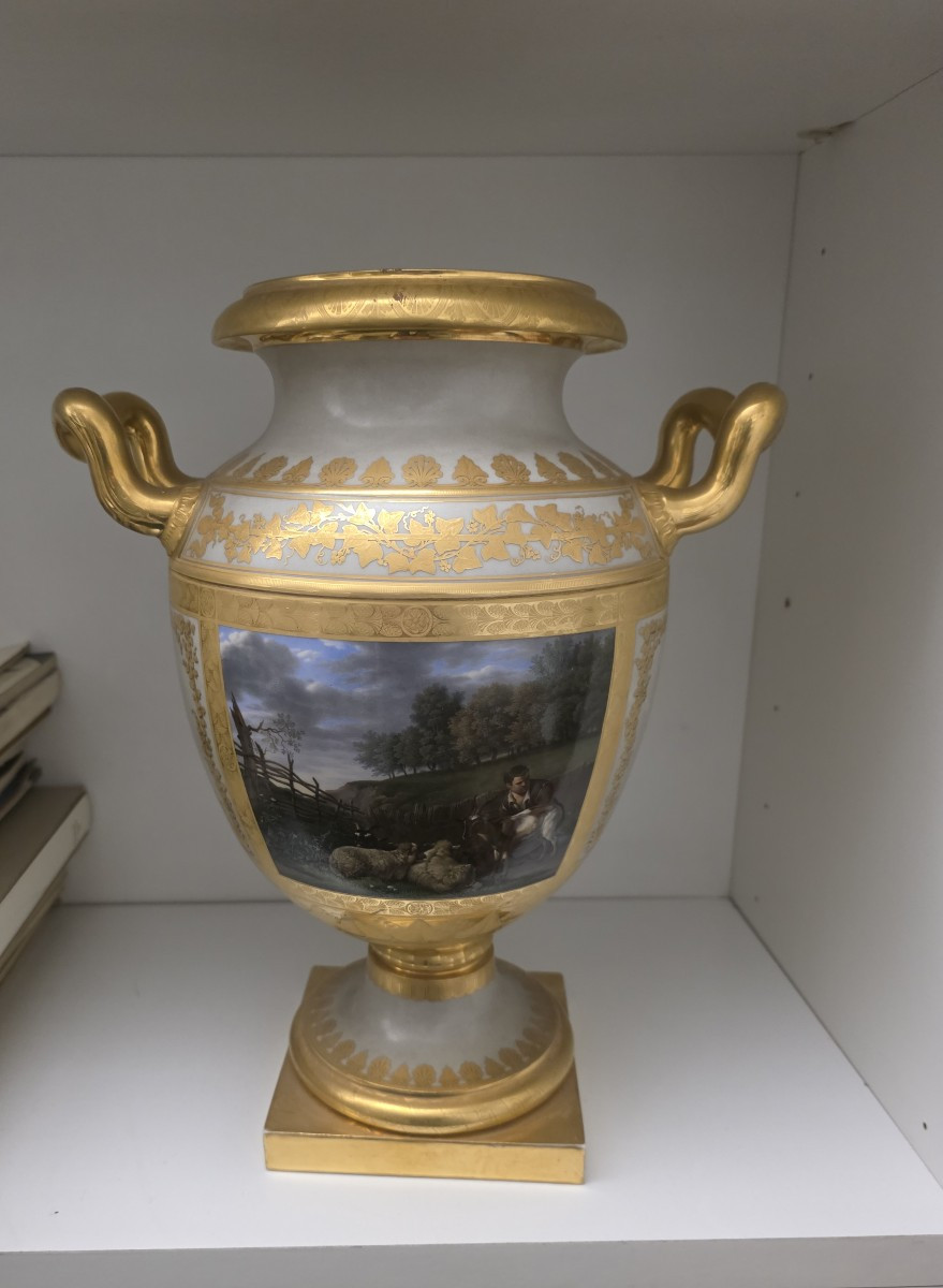 Decorated Vase Depicting A Rural Scene - Hard-paste Porcelain, First Half Of The 19th Century