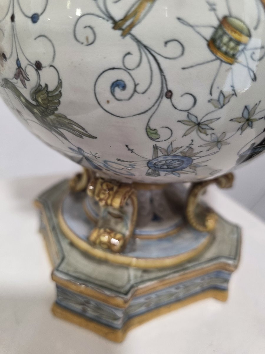 Vase orné de grotesques. Première moitié du XXe siècle, Molaroni, Pesaro-photo-2
