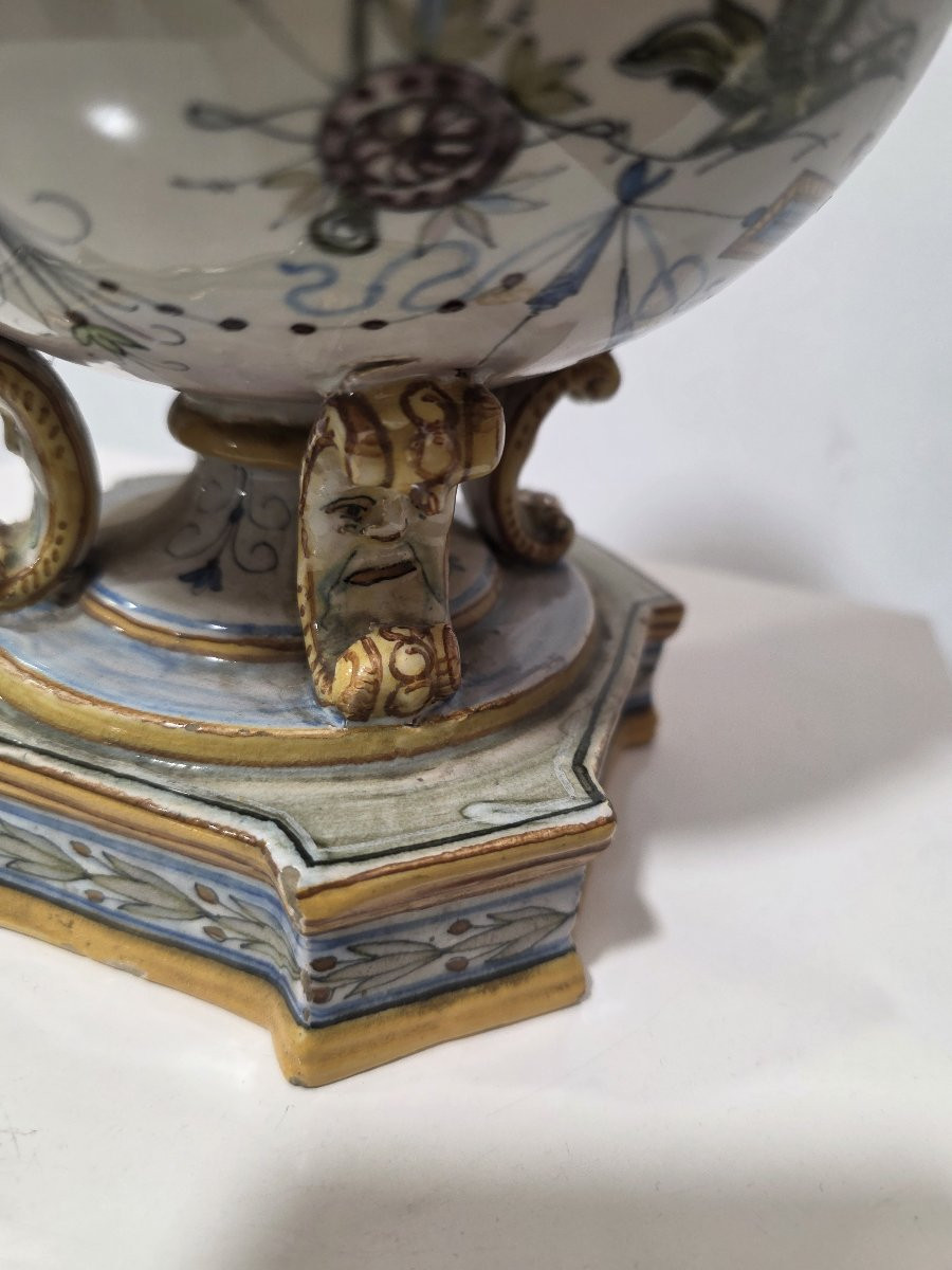 Vase orné de grotesques. Première moitié du XXe siècle, Molaroni, Pesaro-photo-1