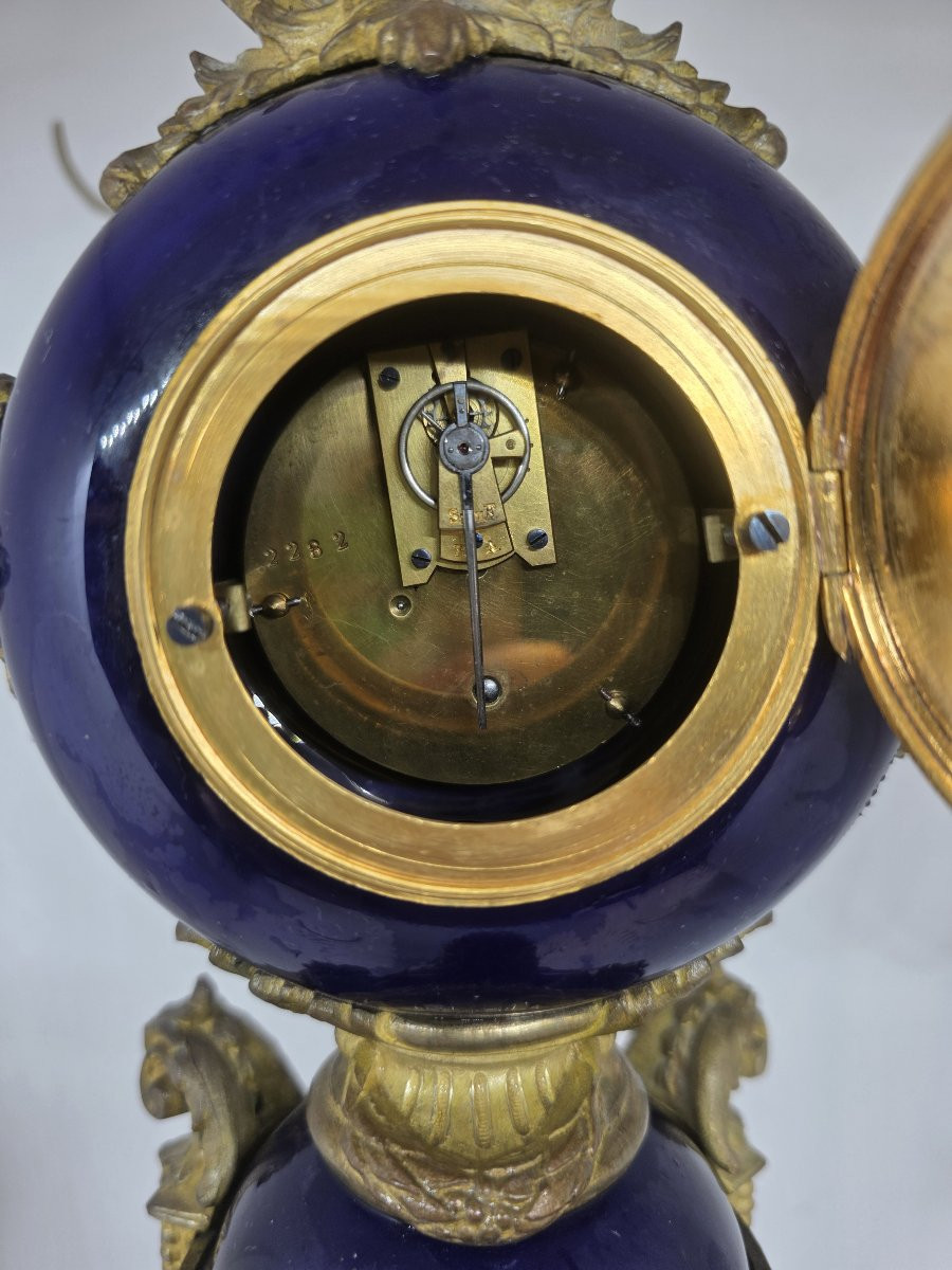 Horloge de table française en forme de vase (ou « horloge urne ») de l'époque napoléonienne III-photo-3
