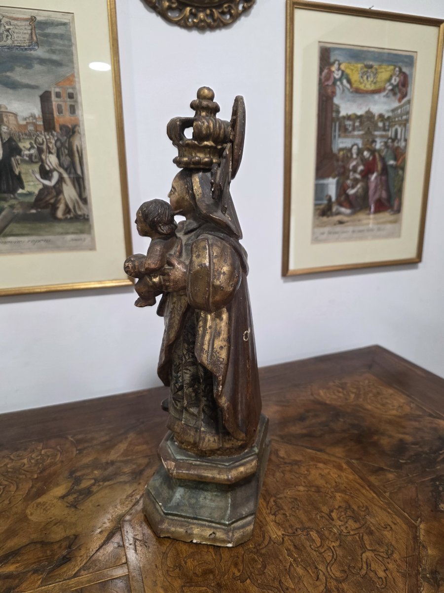 Sculpture en bois doré et peint représentant la Vierge à l'Enfant, Espagne, fin du XVIIe siècle-photo-3