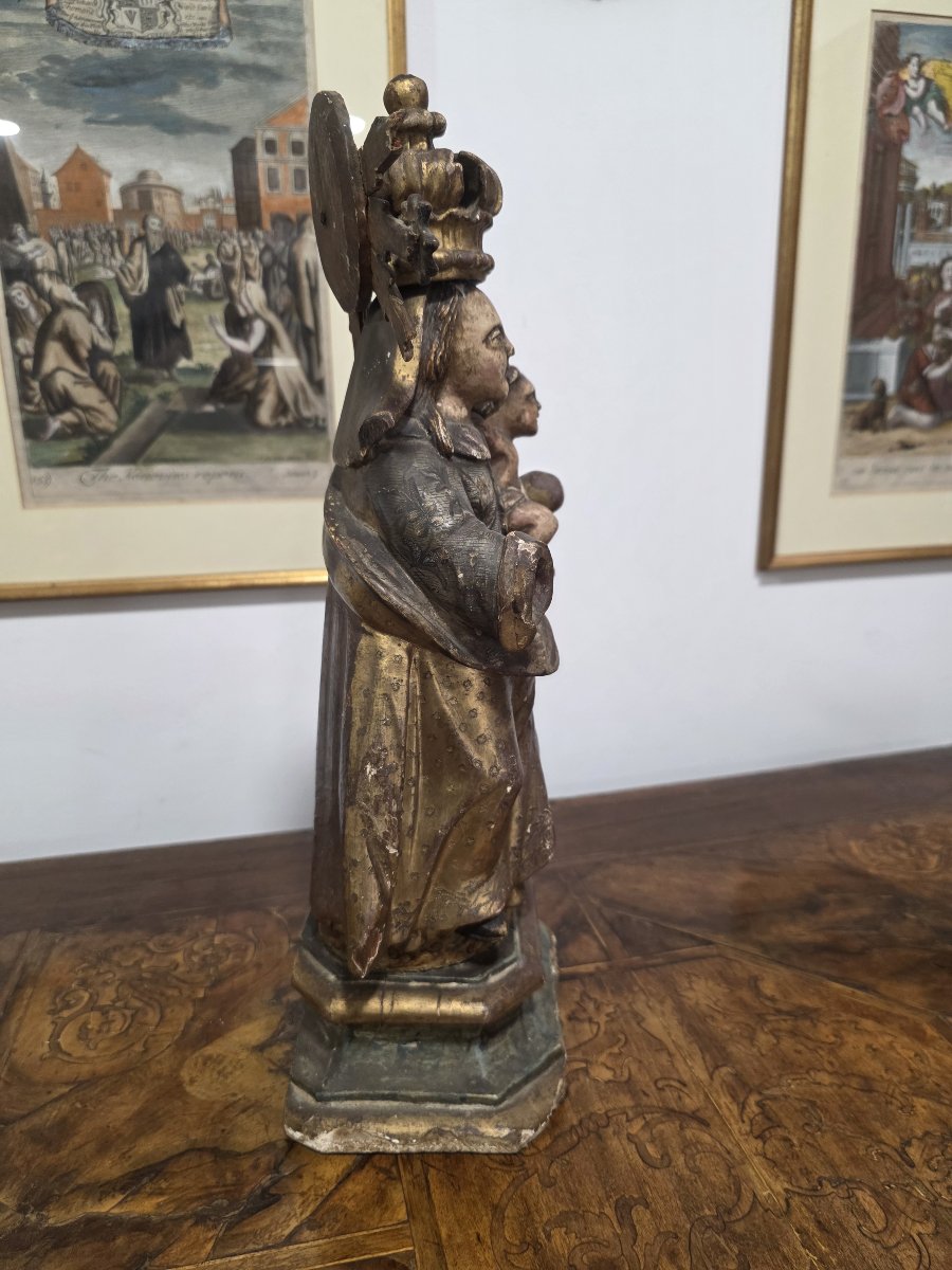 Sculpture en bois doré et peint représentant la Vierge à l'Enfant, Espagne, fin du XVIIe siècle-photo-7