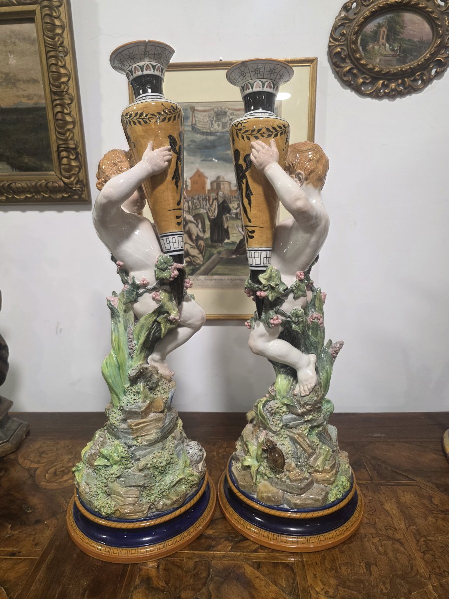 Paire de chérubins en faïence avec vases Ginori, fin du XIXe siècle-photo-2