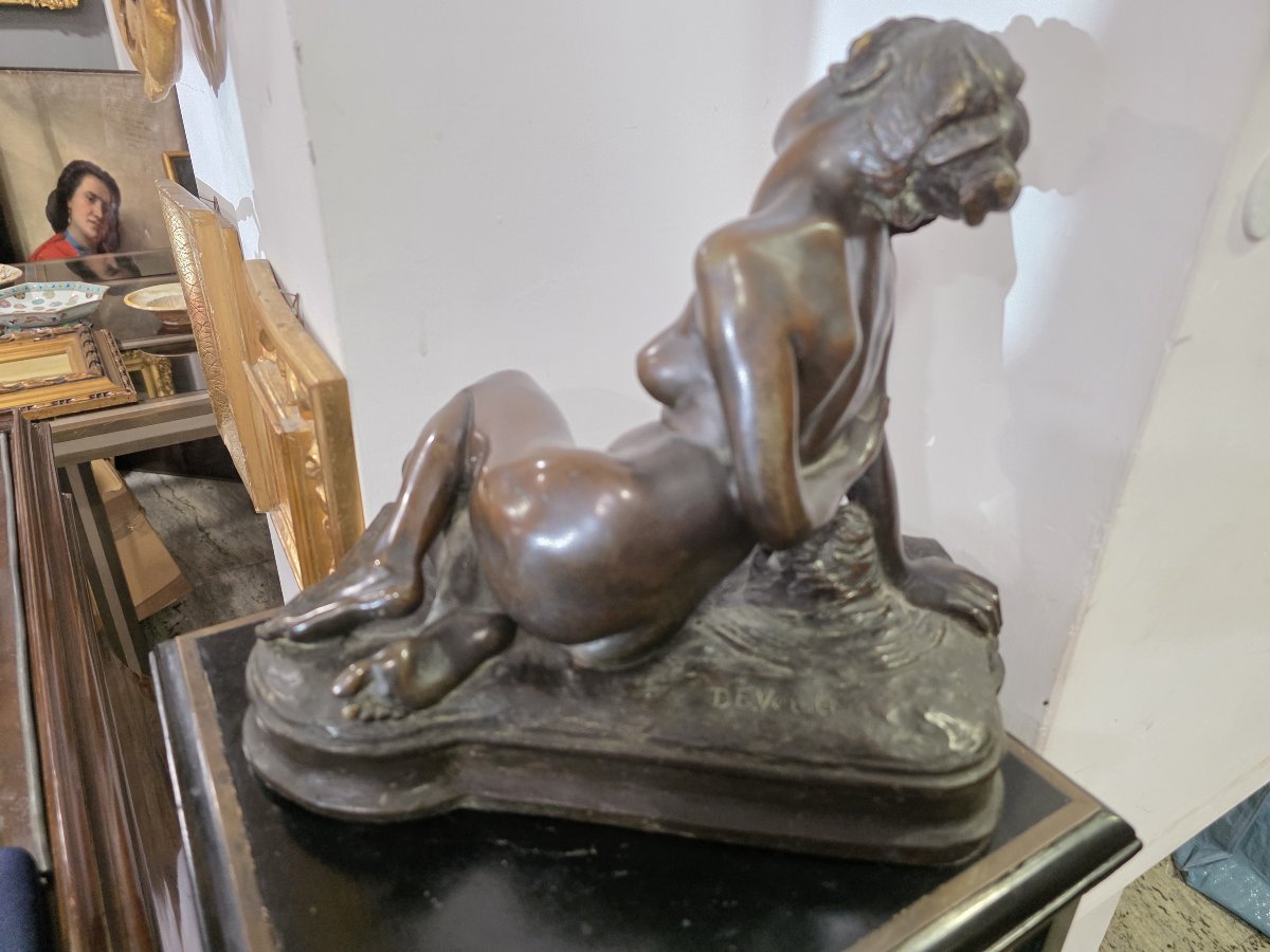  Carlo de Veroli – Sculpture en bronze représentant un nu féminin en position semi-allongée-photo-2