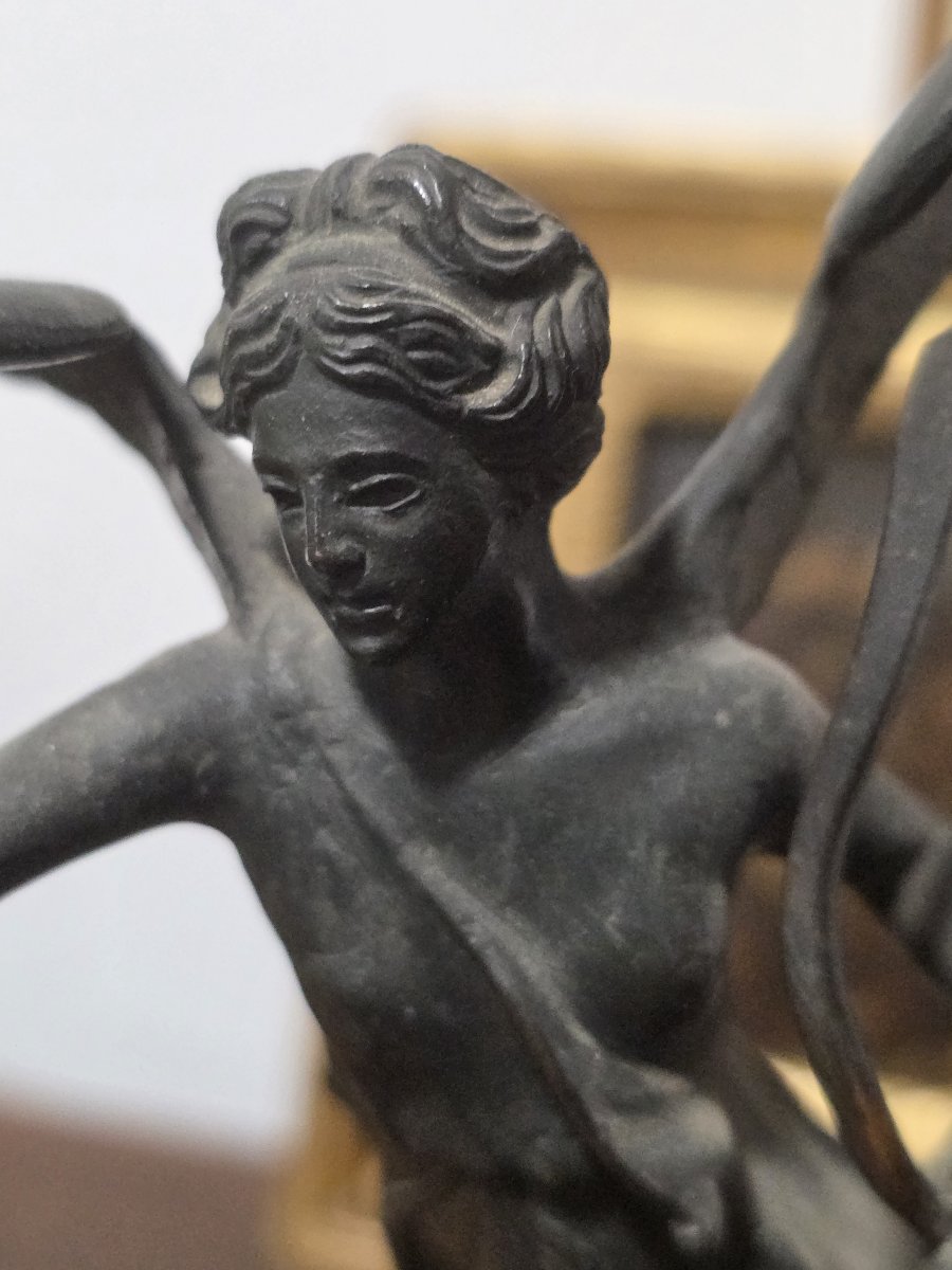  Sculpture en bronze « Victoire ailée sur un globe », fin du XIXe siècle – Marbre jaune-photo-1