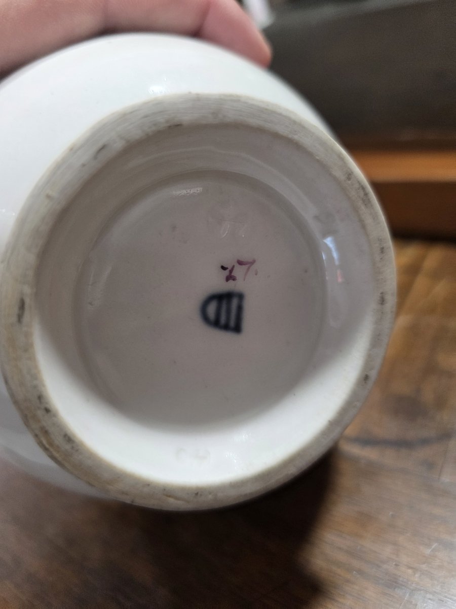  Verseuse en porcelaine portant la marque bleue « Bindenschild »-photo-3