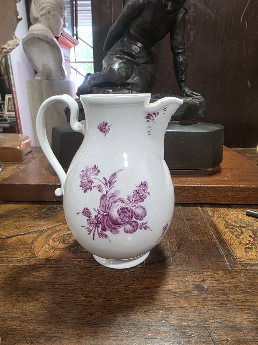  Verseuse en porcelaine portant la marque bleue « Bindenschild »