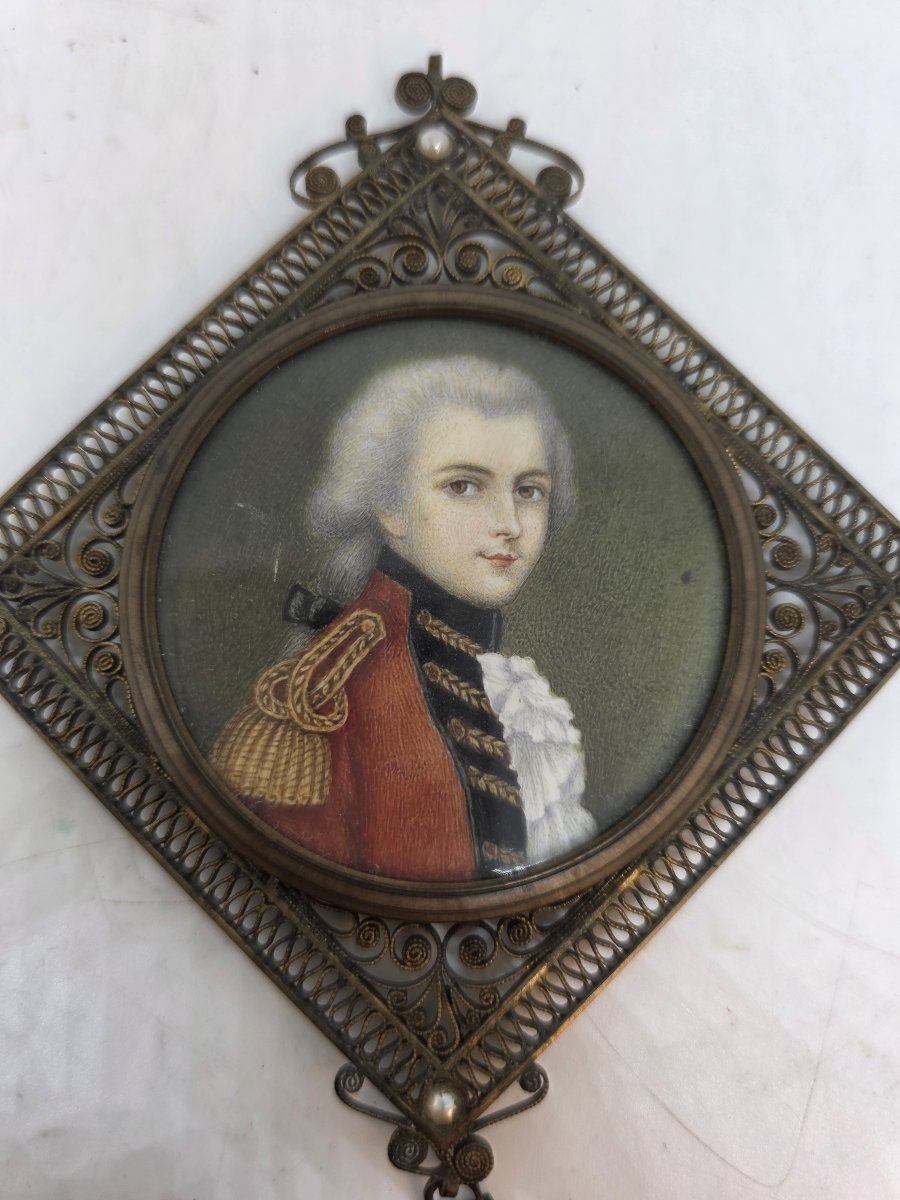 Portrait miniature d'un officier du XVIIIe siècle – Cadre en filigrane et perles-photo-2