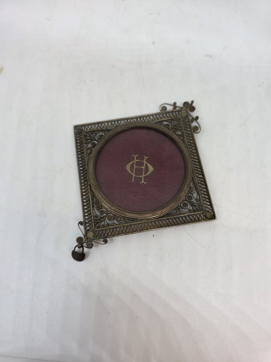 Portrait miniature d'un officier du XVIIIe siècle – Cadre en filigrane et perles-photo-3