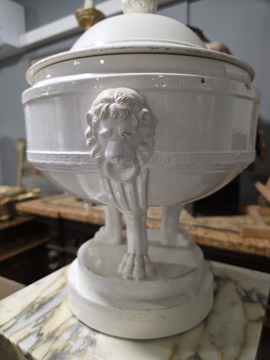 Important Neoclassical White Earthenware Tureen – Giustiniani, Naples, C. 1810–1820-photo-4