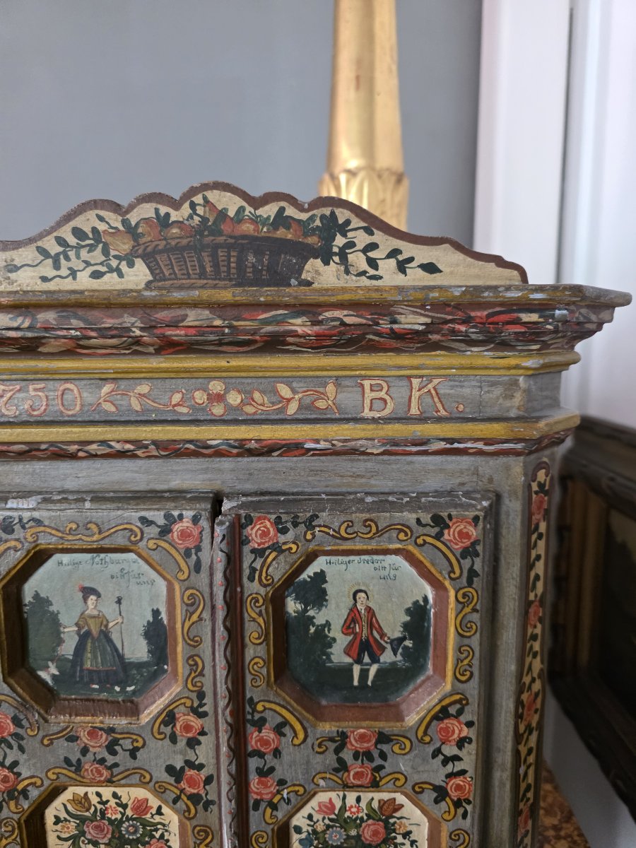 Rare cabinet de dévotion tyrolien polychrome daté de 1750 – Ste Notburge et St Isidore-photo-1