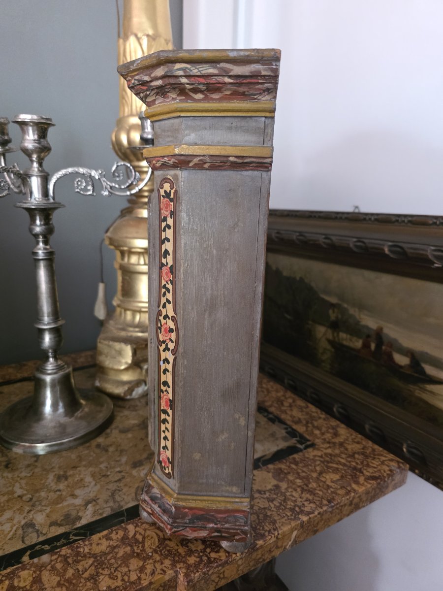Rare cabinet de dévotion tyrolien polychrome daté de 1750 – Ste Notburge et St Isidore-photo-4