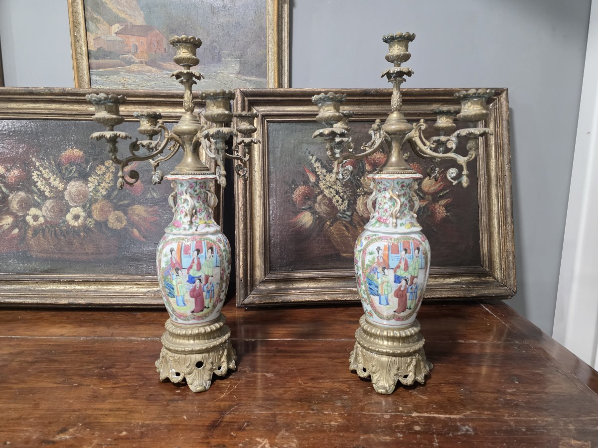 Paire de candélabres en porcelaine de Canton et bronze doré, XIXe siècle