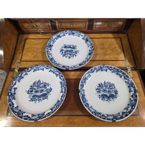 Manufacture Antonibon, Bassano, XVIIIe siècle. Trois assiettes à décor « œil-de-bœuf »