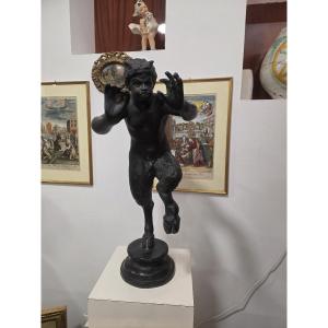 Grande sculpture en bronze, fresque d'un faune. Italie, fin du XIXe siècle.