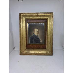 18th-century Pastel Portrait Of A Gentleman – Burl Wood And Gilt-wood Frame