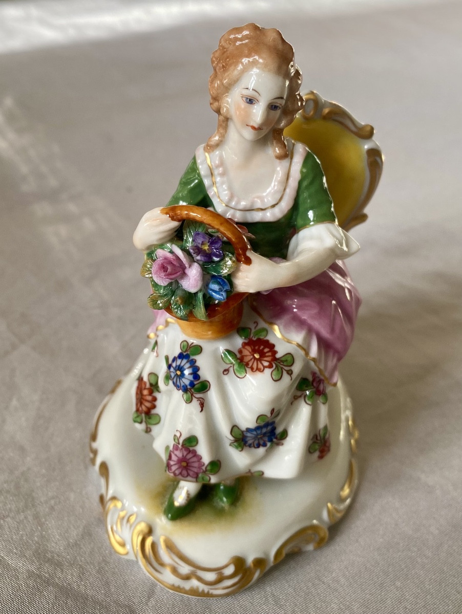 Petite statuette en porcelaine 19 ieme Capo di Monte -photo-2