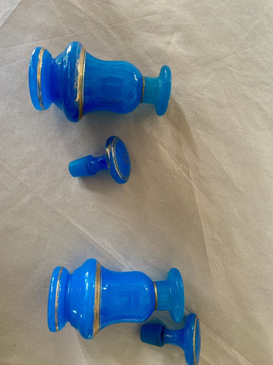 Jolie paire de flacons en opaline bleue -photo-3