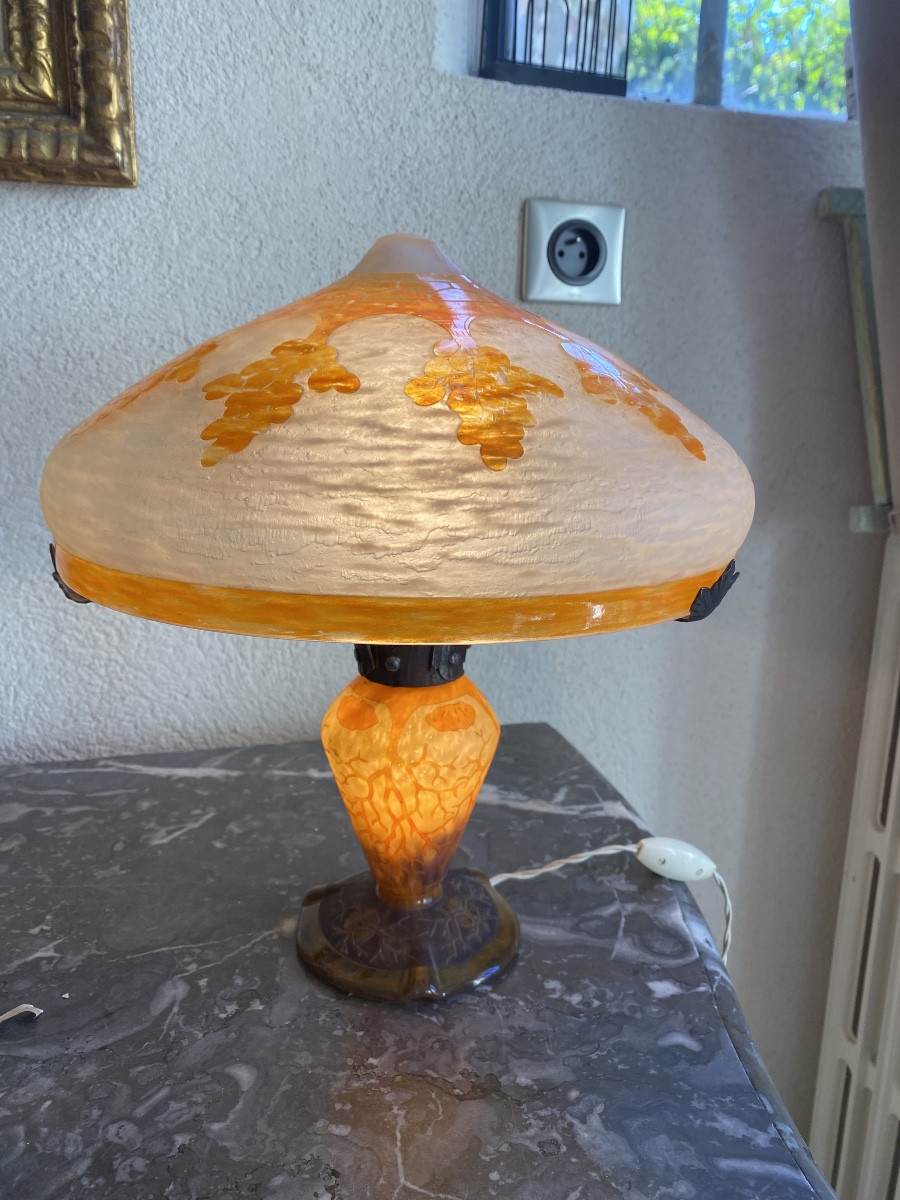 Jolie lampe en pâte de verre Le Verre Français 